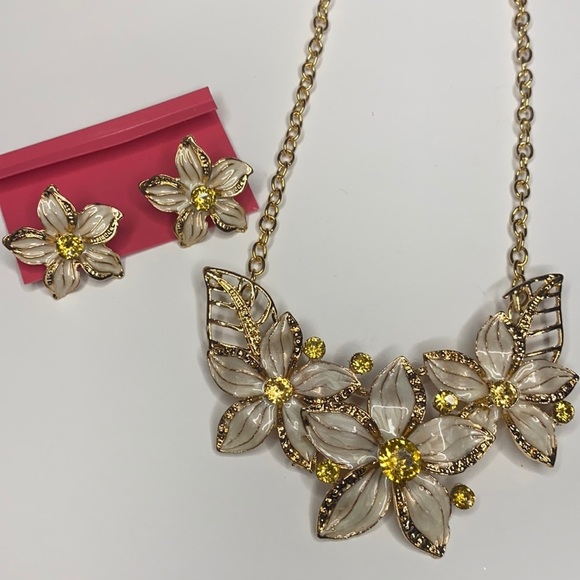 Jewelry - FLOWER Necklace & Earring Set